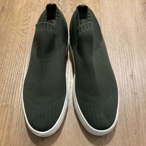 Steve Madden Hunter green slip on walking shoes